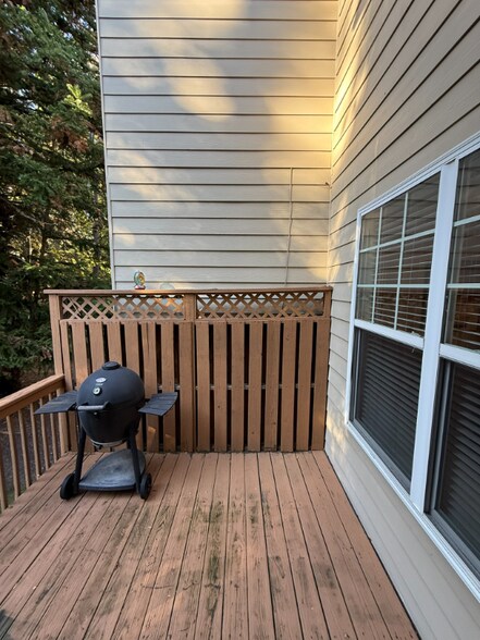 Building Photo - 2116 Cobblestone Cir NE