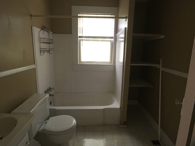 Building Photo - 1705 23rd Ave E