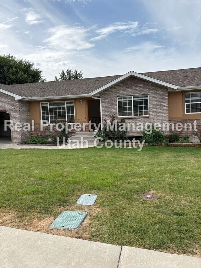 Primary Photo - 576 E 100 N St