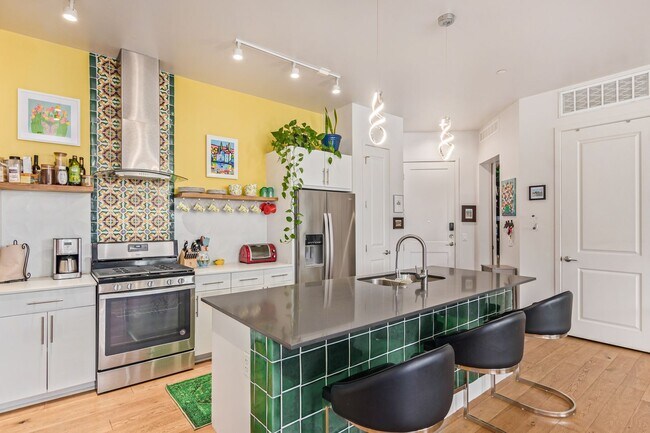 Building Photo - Stunning 2 bedroom with a Den at Edison Midtown!!!  Available June 1st!!!  Like living at a Resor...