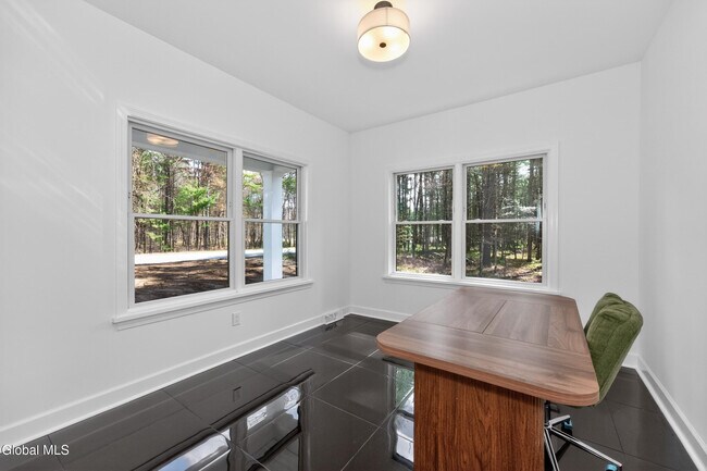 Building Photo - 622 Acland Blvd