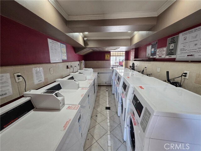 Building Photo - 14609 Saticoy St