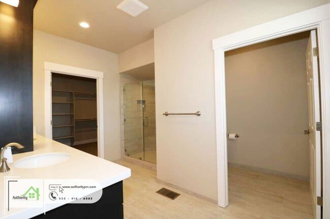Building Photo - 6677 Bandito Dr