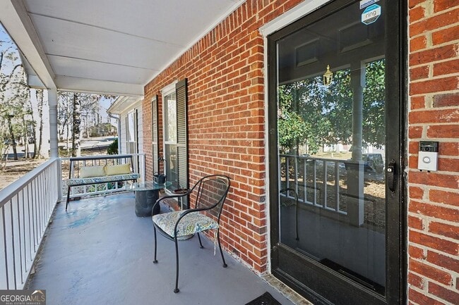 Building Photo - 8671 Twin Oaks Dr