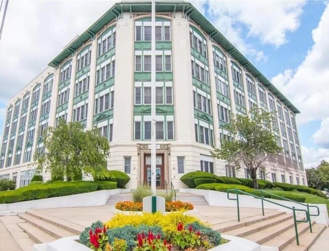 Primary Photo - 1 Landmark Sq
