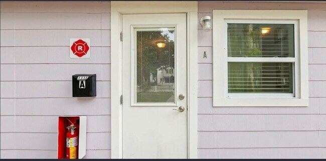 Building Photo - 1115 Highland St N