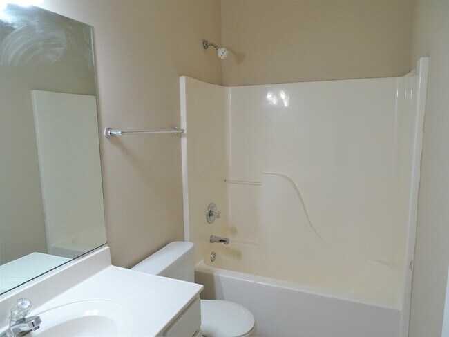 Building Photo - One Level Living! Updated 3BR / 2BA in Pri...