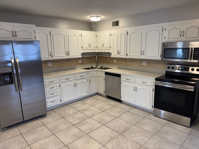 Building Photo - 7932 Whitcomb St