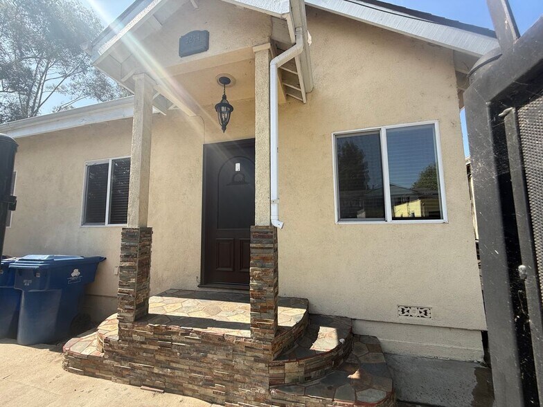 Building Photo - 2244 Ripple St