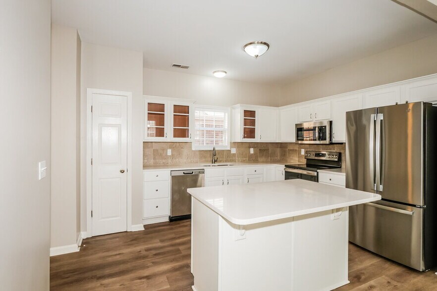 Building Photo - 8565 Griffin Park Dr