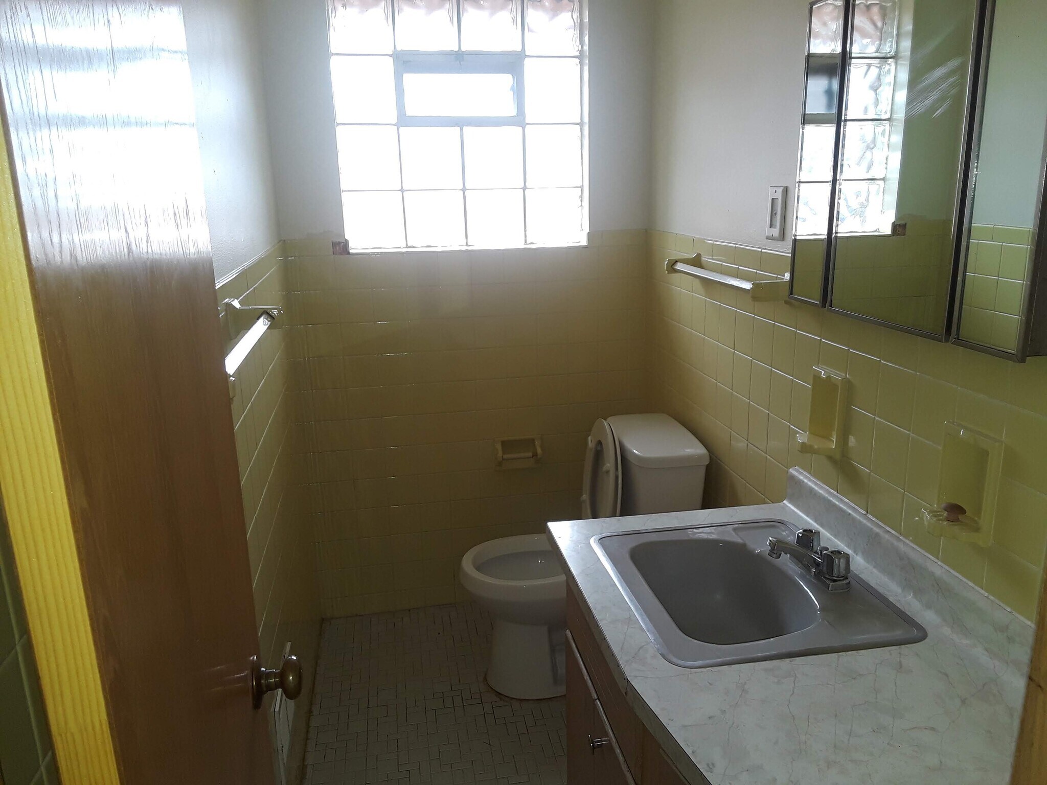 Building Photo - 6633 W Villard Ave
