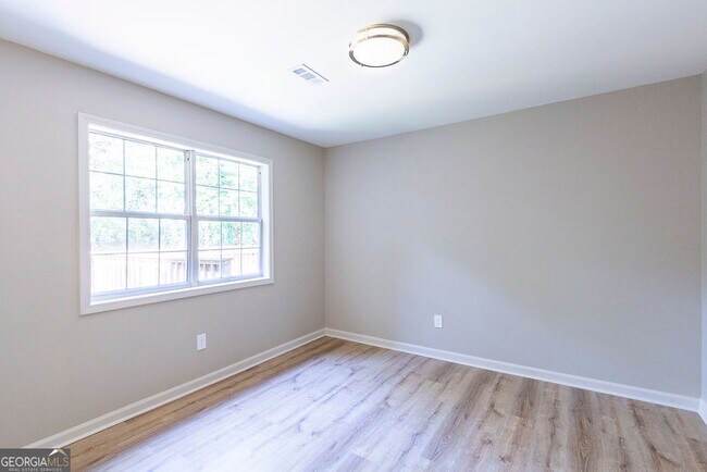 Building Photo - 2223 Papp Dr
