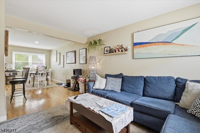 Building Photo - 23 Doremus St