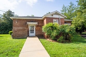 Building Photo - 603 1/2 Pelham Road North