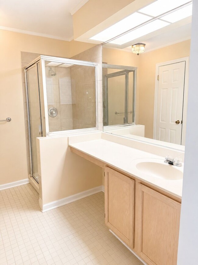 Building Photo - Beautiful Condo