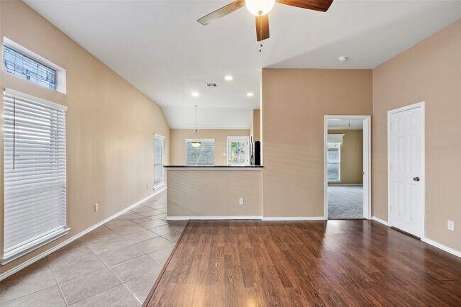 Building Photo - 9307 Sunlit Park Dr