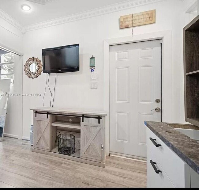 Building Photo - 1453 Northeast 149th Street, Miami, FL 331...
