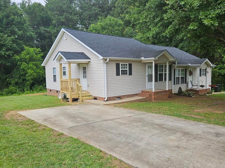 Front and Side Entrance - 305 Pope Field Rd #A