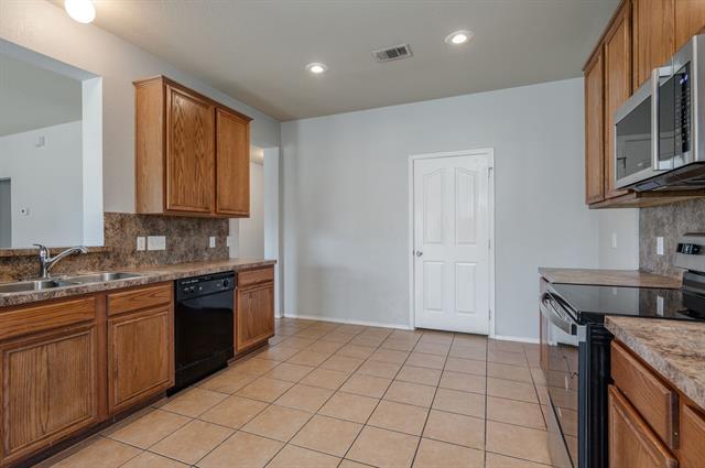 Building Photo - 3221 Kennedy Dr