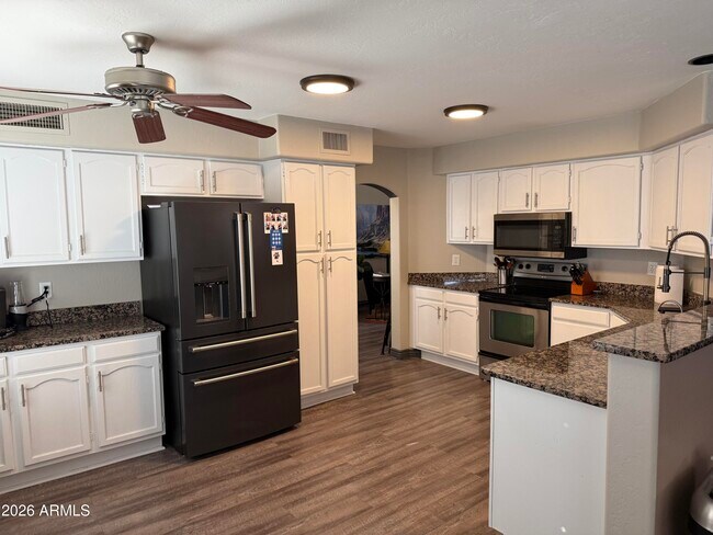 Building Photo - 31062 N 40th Pl