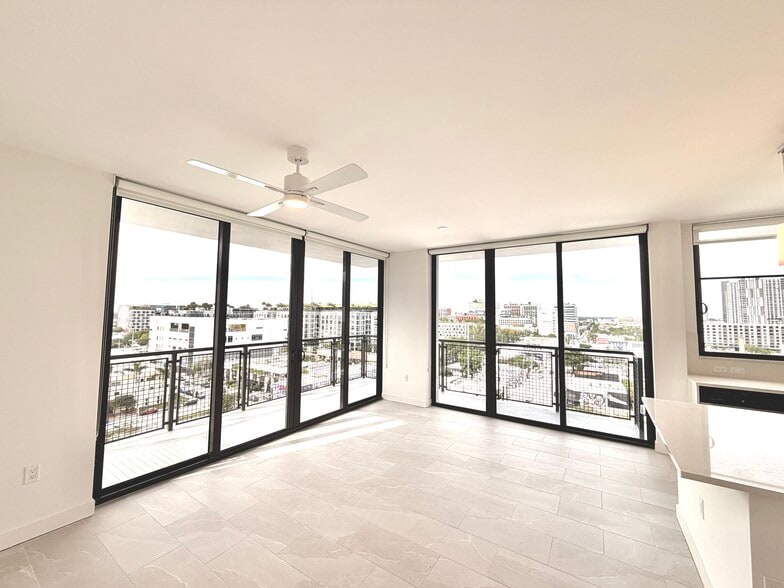 Building Photo - 1910 NW 1st Pl