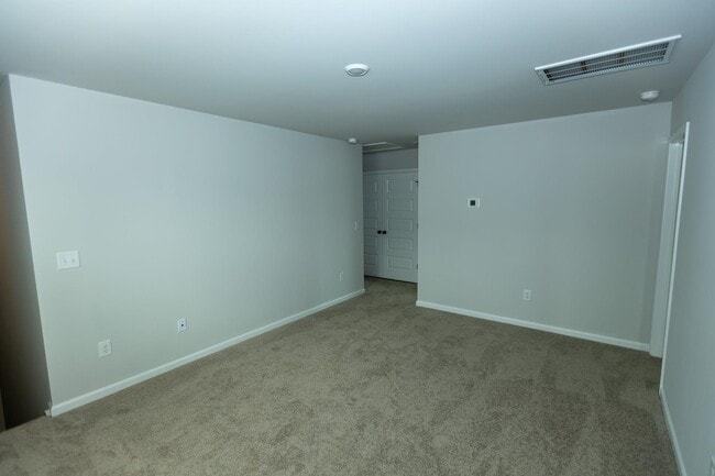 Building Photo - 324 Sweet Vernal St