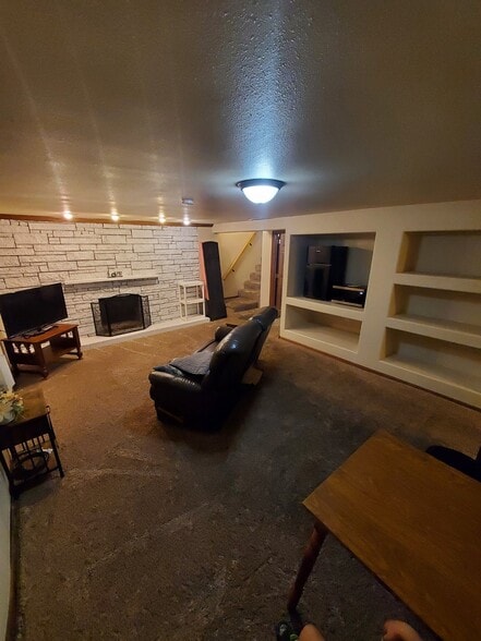 Primary Photo - 145 Indiana St