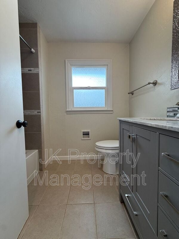 Building Photo - 1825 1st Ave S