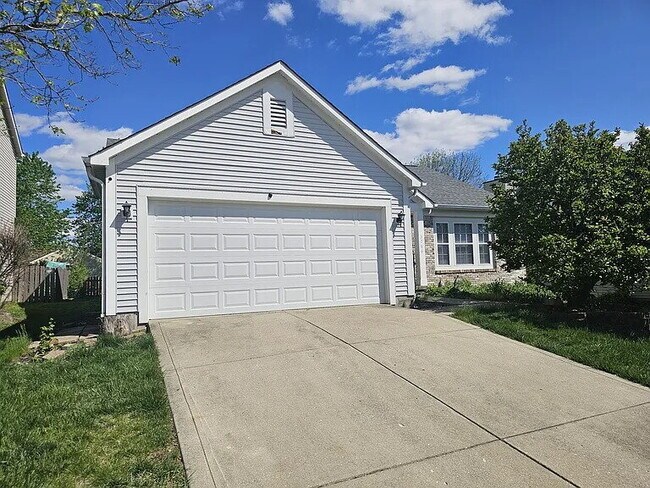 Building Photo - Beautiful and spacious 3 bedroom 2 full bath ranch in the highly desired Pickerington Schools dis...