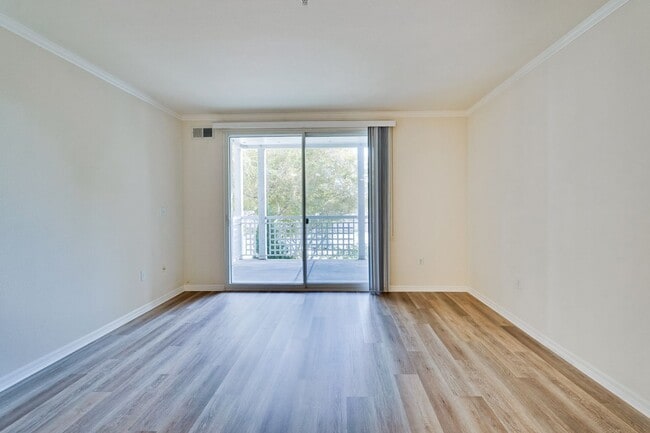 Building Photo - Large Santa Clara 1 Bedroom Condo in River...