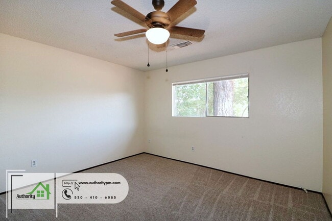 Building Photo - 160 Woodcliff Dr