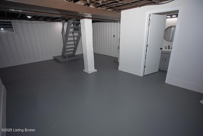 Building Photo - 730 S 38th St