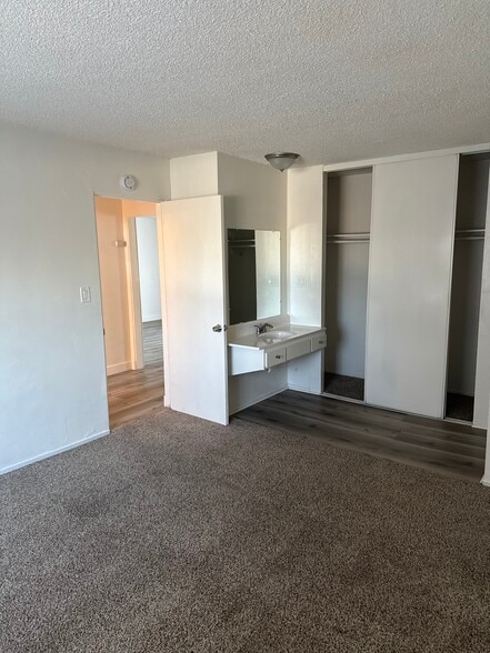 Building Photo - 8202 Ashgrove Dr