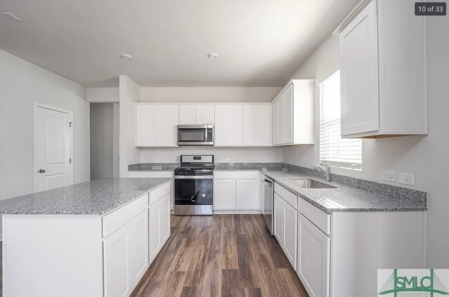 Building Photo - New Year Move-In Special: $300 Off First Month if You Move by Jan 31, 2026!