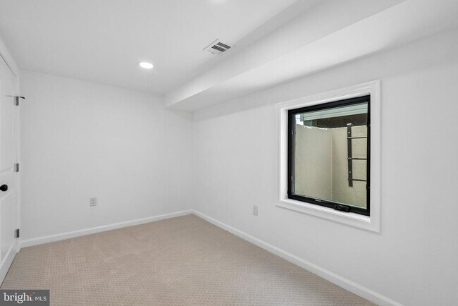 Building Photo - 3108 Adams St NE
