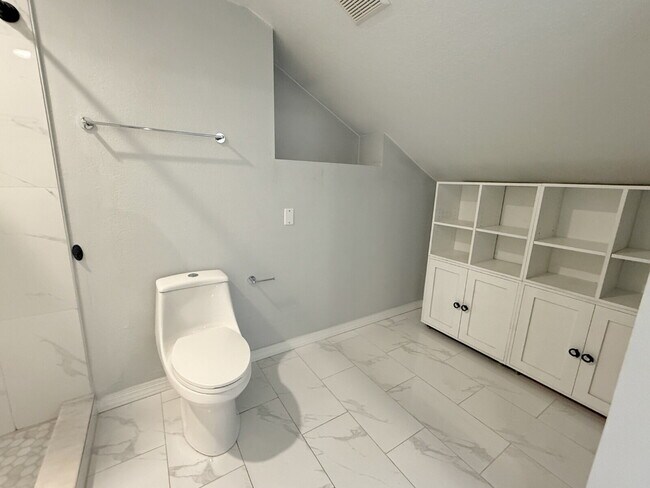 Building Photo - 7808 Bay Dr