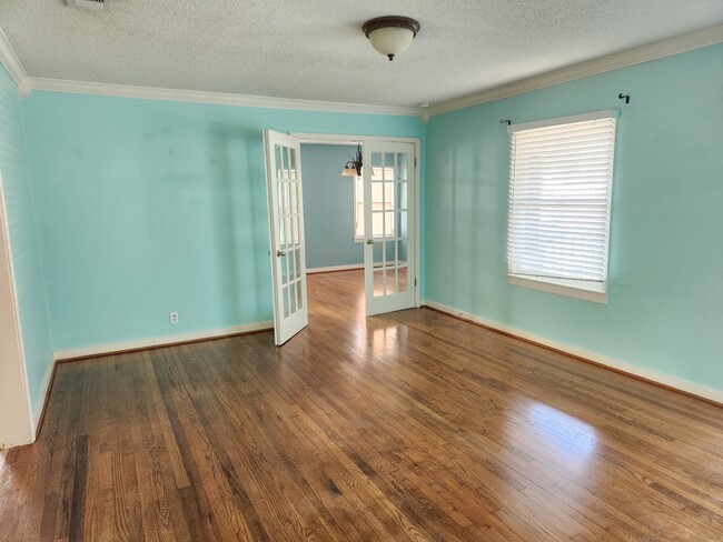 Building Photo - 3221 Lawnview St