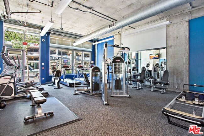 Building Photo - 1100 S Hope St