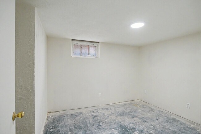 Building Photo - 1470 Capitol St NE