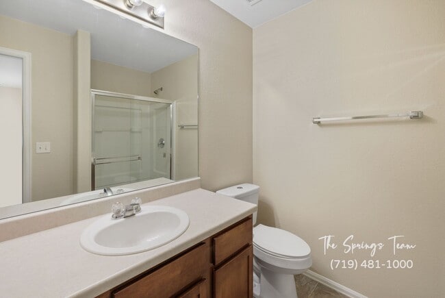 Building Photo - Charming 2BD/2.5BA Townhome with Attached ...