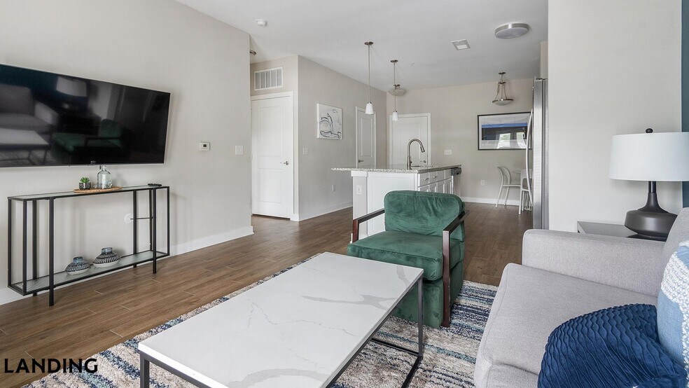 Building Photo - 215 Hunters Lk Wy