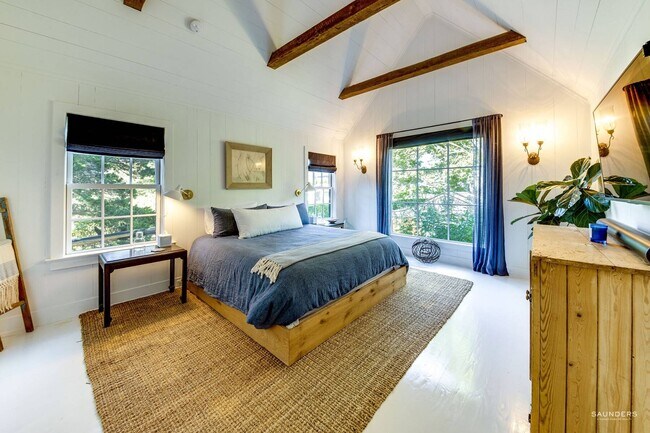 Building Photo - 8 Chequit Ave