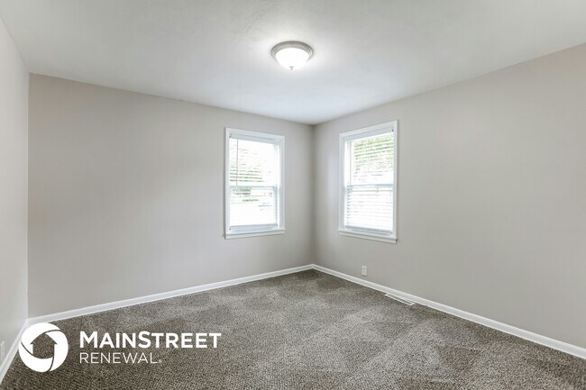 Building Photo - 601 Oak St