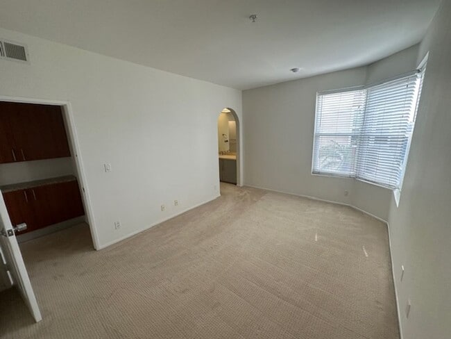 Building Photo - 620 S Gramercy Pl