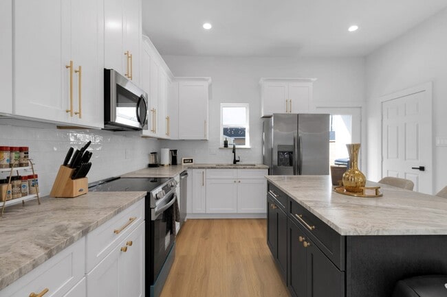 Building Photo - 6726 Dumble St