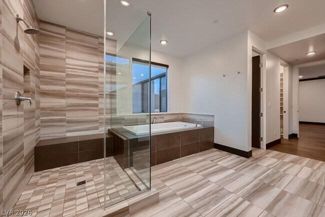 Building Photo - 917 Vegas View Dr