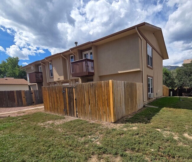 Building Photo - 4420 Loomis Ave
