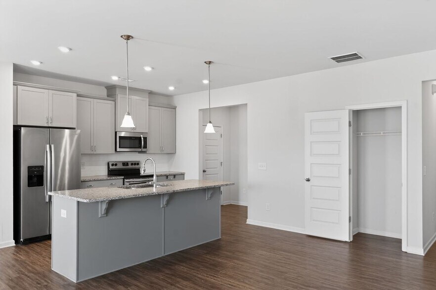 Building Photo - 185 Madison Bend