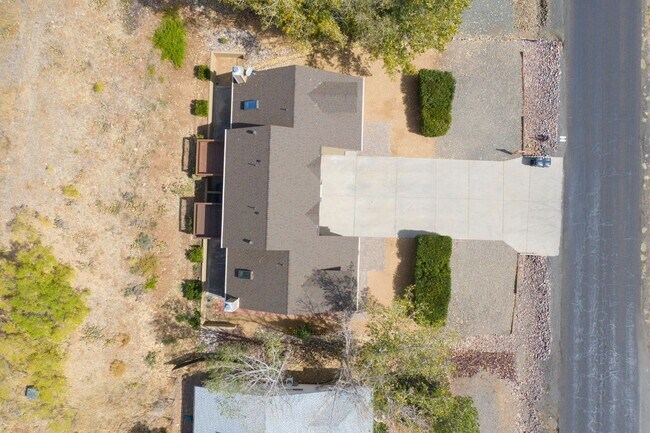Building Photo - 9100 E Lakeshore Dr