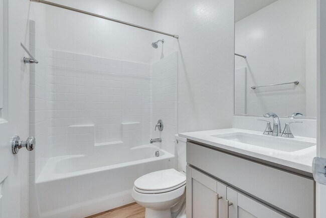 Building Photo - Highly upgraded, spacious, 4 bedroom home ...